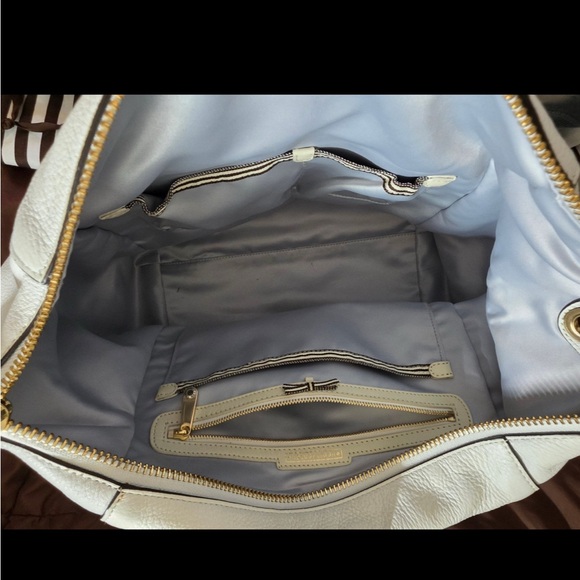 Henri Bendel 100% Pebbled Leather  Shoulder Bag Gold Accents White w HB Dustbag - Picture 13 of 17